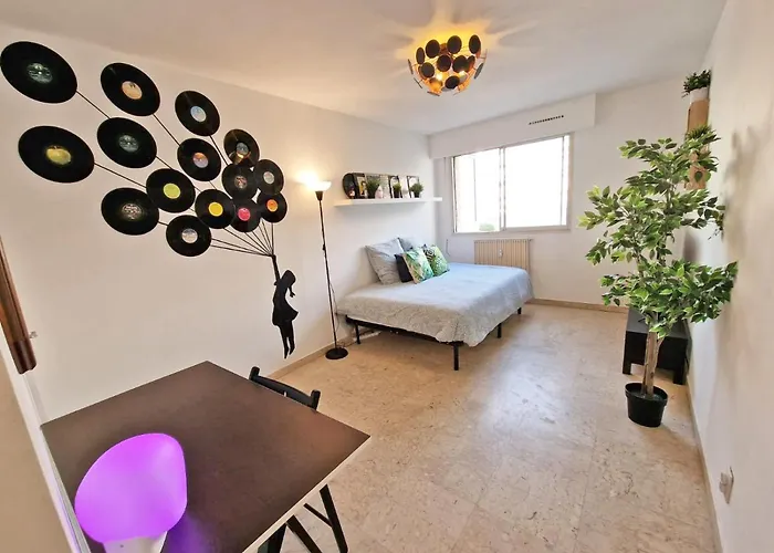 Gregbnb - Design 25m2 - Ascenseur - Wifi - 10min Gare アパート *